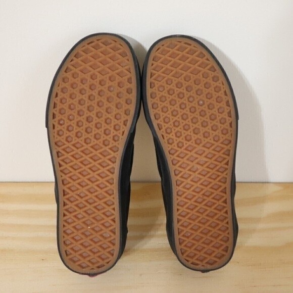 Vans Black on Black Sneakers Canvas Low Tops M5 W6.5 - Picture 6 of 8